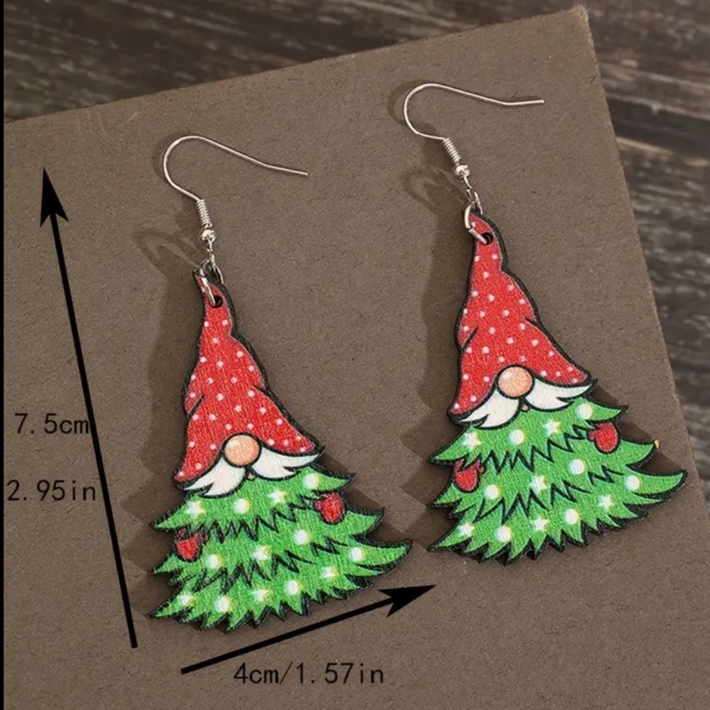NEW Christmas Gnomes Dangle Earrings - Picture 4 of 4